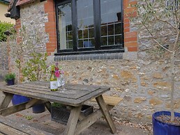 Yard Cottage