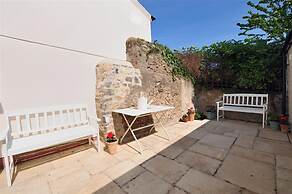 Charm Cottage