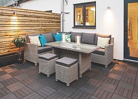 3 Grove Mews