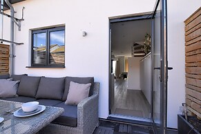 3 Grove Mews