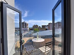 3 Grove Mews
