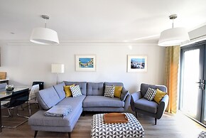 3 Grove Mews