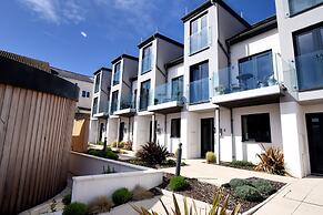 3 Grove Mews
