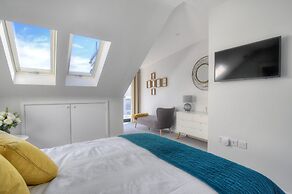 3 Grove Mews