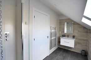 3 Grove Mews