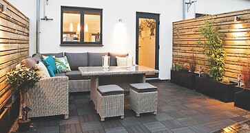 3 Grove Mews
