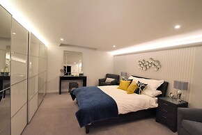 3 Grove Mews