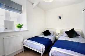 1 Lymbrook Cottages