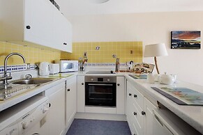 6 Bay View Court