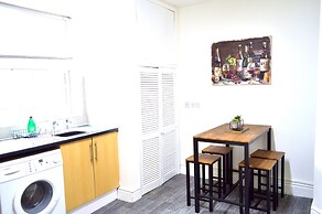 Beautiful Two-bed Apartment With Driveway Parking