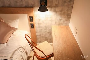 FFFFFF HOTEL