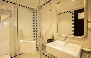 Golden Legend Boutique Hotel