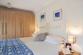 1 Woodroffe Meadow