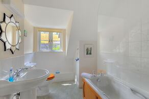 1 Woodroffe Meadow