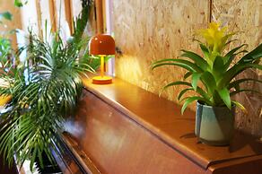 Zen Garden Cottage - Sleeps 2 - Patio & Parking