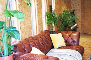 Zen Garden Cottage - Sleeps 2 - Patio & Parking