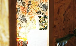 Zen Garden Cottage - Sleeps 2 - Patio & Parking
