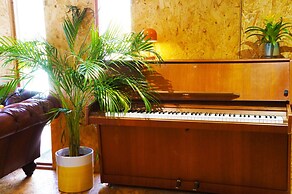 Zen Garden Cottage - Sleeps 2 - Patio & Parking