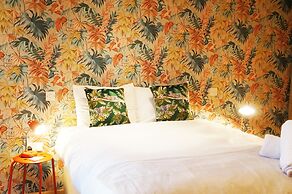 Zen Garden Cottage - Sleeps 2 - Patio & Parking