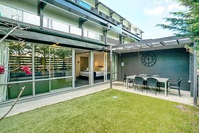 CENTRAL LOCATION - CONTEMPORARY 2 BEDROOM APTM