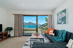 TOWN CENTRE LOCATION WITH STUNNING VIEW - UNIT 1