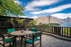 TOWN CENTRE LOCATION WITH STUNNING VIEW - UNIT 8