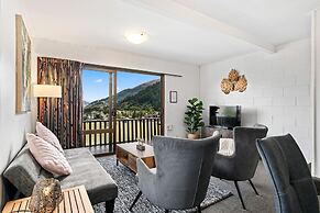 TOWN CENTRE LOCATION WITH STUNNING VIEW - UNIT 8