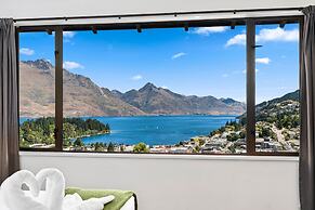 TOWN CENTRE LOCATION WITH STUNNING VIEW - UNIT 8