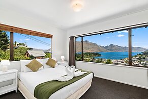 TOWN CENTRE LOCATION WITH STUNNING VIEW - UNIT 8
