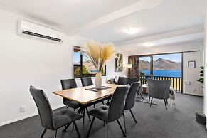 TOWN CENTRE LOCATION WITH STUNNING VIEW - UNIT 8