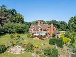 Holly Lodge