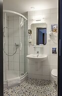 Hotel H12