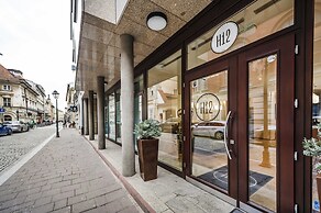 Hotel H12