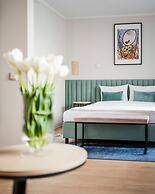 Hotel H12