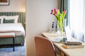 Hotel H12