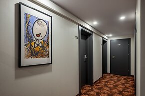 Hotel H12