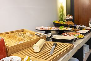 Hotel H12
