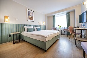Hotel H12