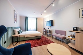 Hotel H12