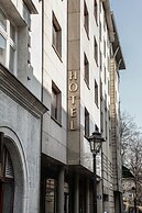 Hotel H12