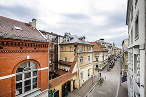 Hotel H12