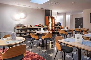 Hotel H12