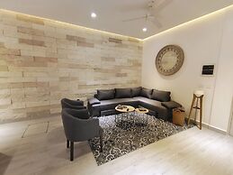 1st Luxury Warehouse