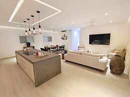 1st Luxury Warehouse