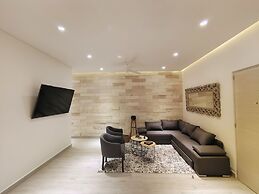 1st Luxury Warehouse