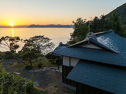 Toya Cliff House