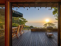 Toya Cliff House
