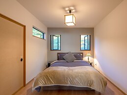 Toya Cliff House