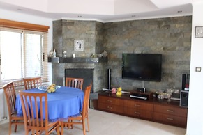 Immaculate 3-bed House in Pentakomo