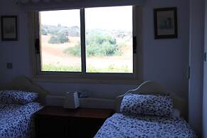 Immaculate 3-bed House in Pentakomo